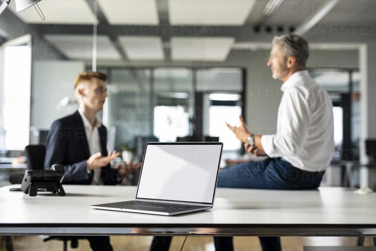 Deutschland, NRW, Düsseldorf, Business, Minimeeting im Büro